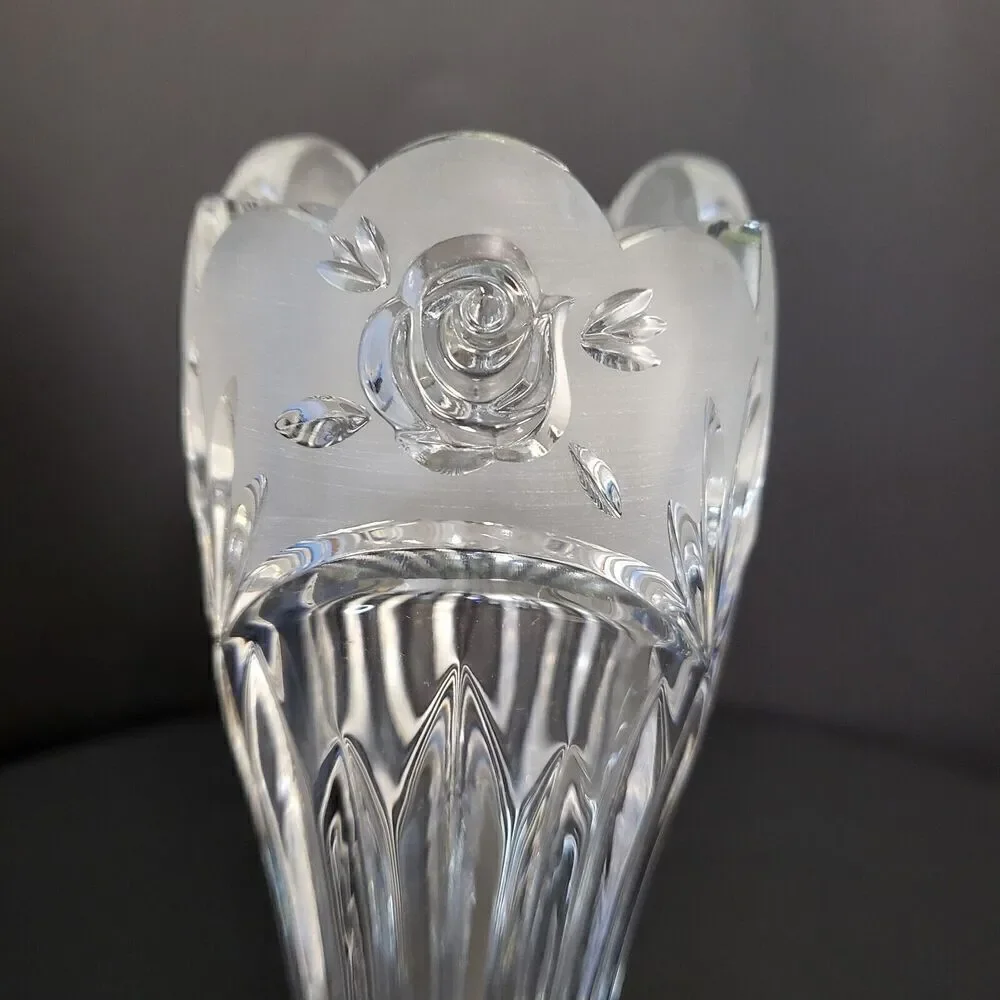 VTG Oneida Crystal Bud Vase Southern Garden Pattern Rose Design on Frost Border